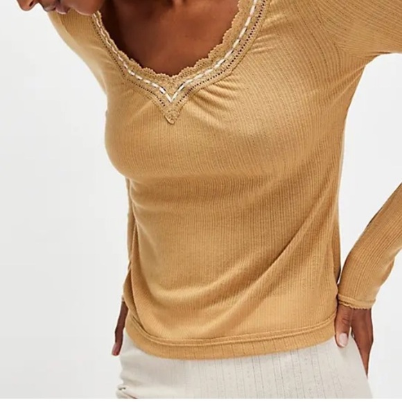 #69 NWT Free People Only You Long Sleeve in Taffy - Picture 3 of 5